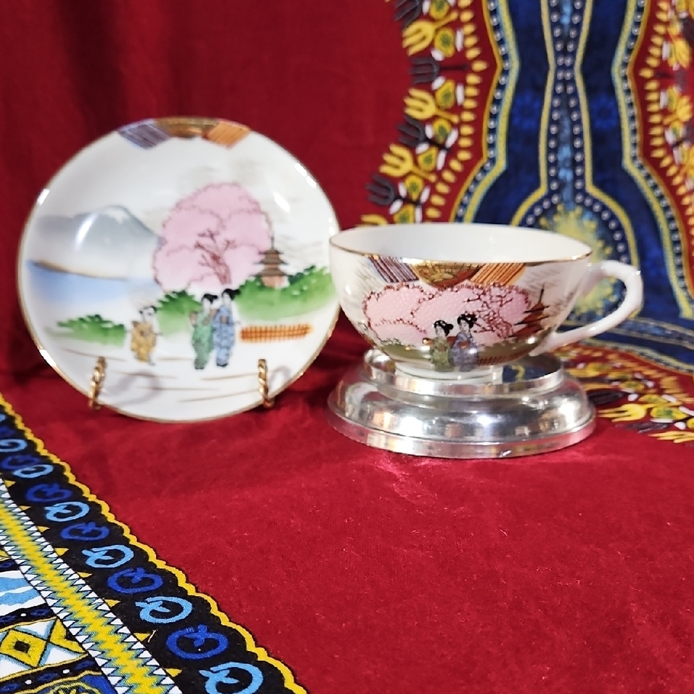 Japanese VTG "Geisha Girl" Tea Cup and Saucer with "Hidden" Lithophane Geisha